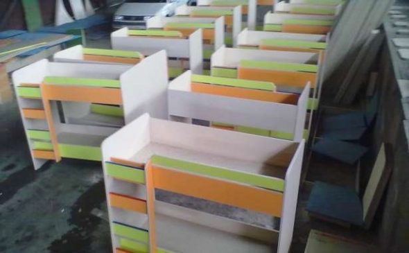 Maaaring iurong kama at dalawang tiered-para sa mga kindergarten
