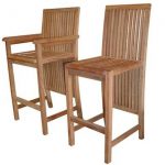 Drewniane wysokie krzesełka
