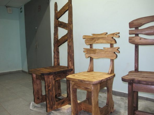 Eller tarafından yapılan sandalyeler