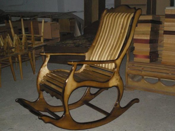Existují různé kresby dřevěných židlí to udělat sami