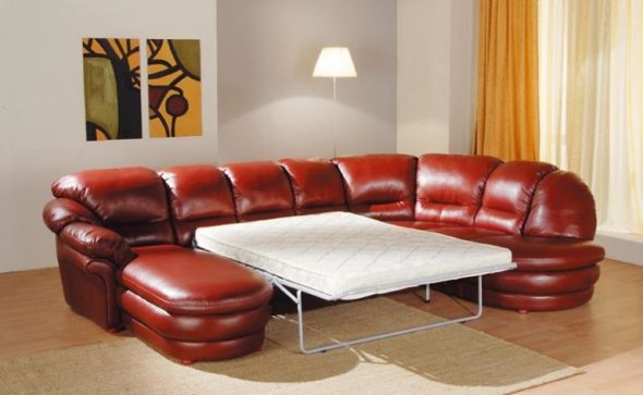 kampinė odinė sofa
