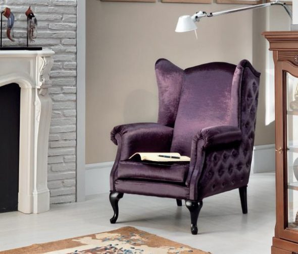 violetinė kėdė