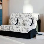 sofa na harmonici crno-bijela