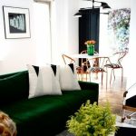 zelená pohovka interiér