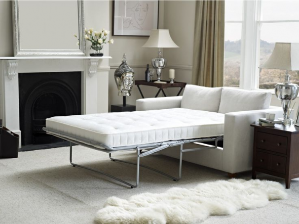 biała rozkładana sofa