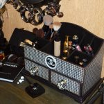 dresser para sa cosmetics Chanel