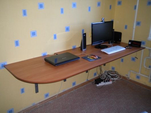 počítačový stůl bez nohou