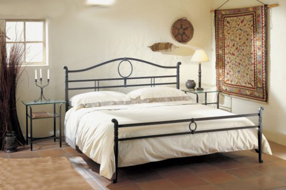 łóżka z kutego żelaza w stylu włoskim