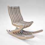 designerskie krzesło ze sklejki