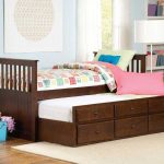 chowane drewniane łóżko