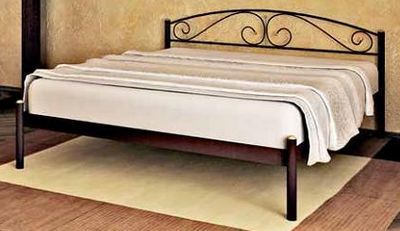 metal bed na may orthopedic mattress