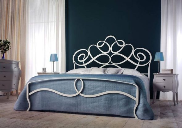 krevet izrađen umjetničkim kovanjem
