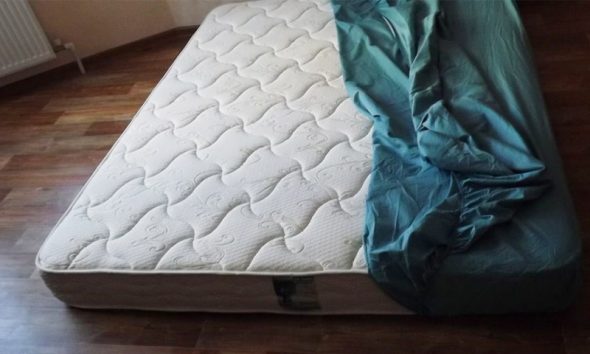 pick up the mattress to the bed