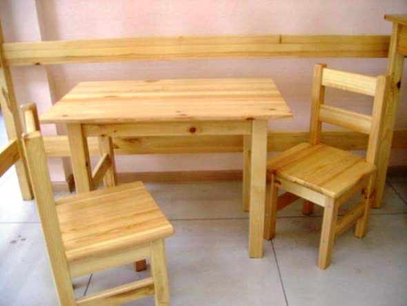 make a table and wood chairs do it yourself much easier