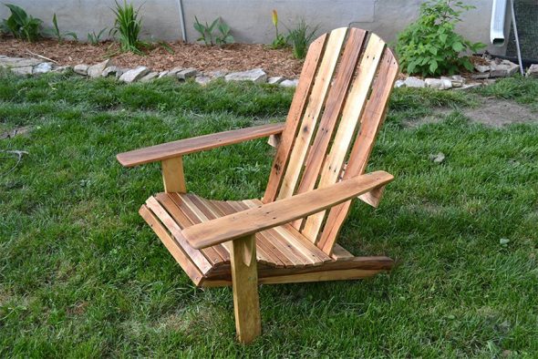 zrobić krzesło lub krzesło wykonane z drewna