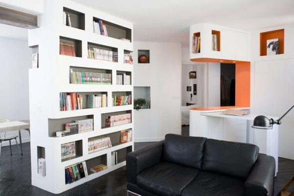 vardagsrumsdesign med bokhylla
