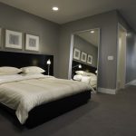 modern yatak odasında ayna