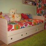 The main difference between children's beds with drawers lies in the functionality