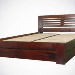 High-tech postel z masivního dřeva