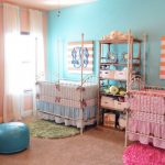 Wnętrze pokoju dla noworodków różnych bliźniąt płciowych