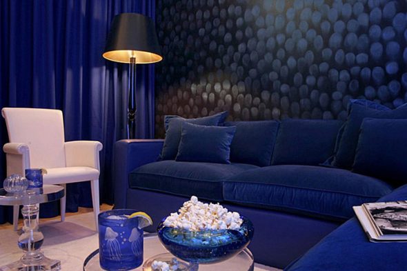 An excess of dark blue in the interior casts an association with the cinema.
