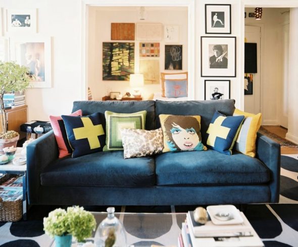 Bright sofas that stand out even in the most ordinary rooms.