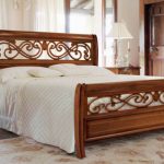 Elitarne włoskie łóżko z masywu drzewa