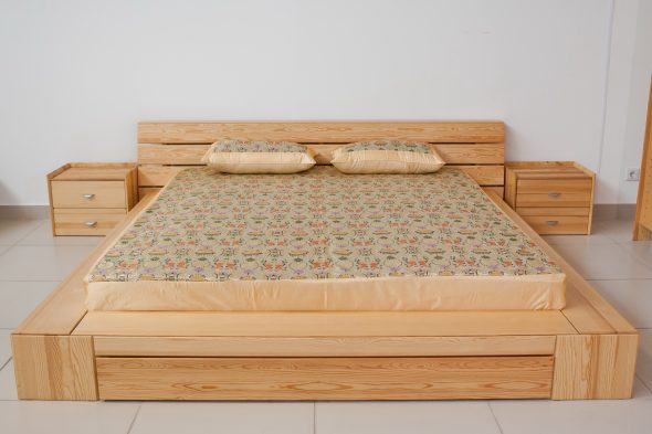  Łóżko wykonane z litej sosny