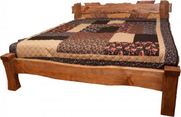 Łóżko wykonane z solidnej antycznej sosny