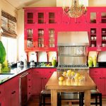 Keuken met geschilderde gevel