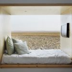 Duvardaki bir niş içine yerleştirilen yataklı podyumun orijinal konsepti