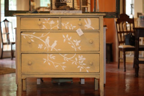 Alteration of old furniture with their own hands