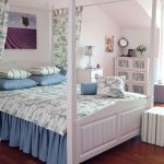 Provence tarzında yatakta yatak örtüsü