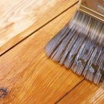 Impregnace chrání povrch dřevěného stolu