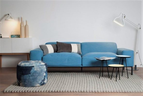 Modře barevný nábytek