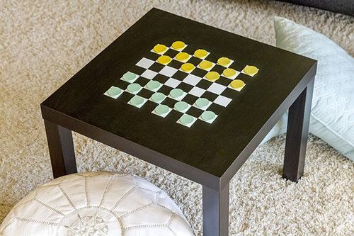 Stylish table decor in the form of a chessboard with your own hands