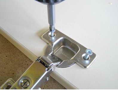 Installation of door hinges with a closer