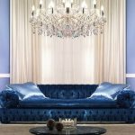 aksamitna niebieska sofa