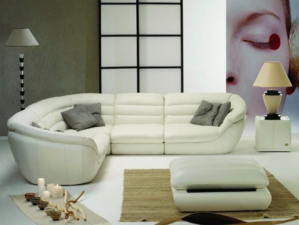 narożna biała sofa