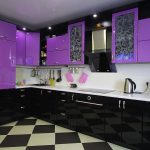 violetinės juodos virtuvės spintos