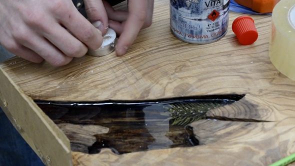 we make a table with epoxy resin