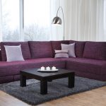 fioletowa sofa rozkładana