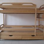 łóżka piętrowe dla dorosłych w drewnie