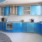 virtuvės spintos švelniai mėlynos
