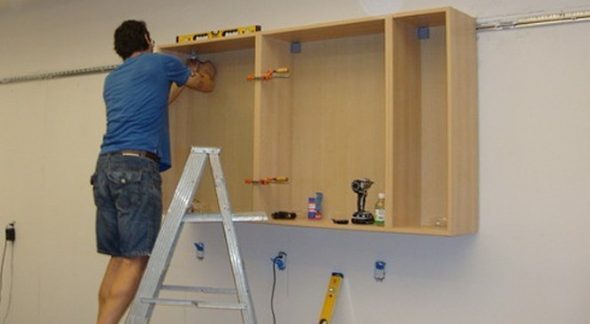how to hang cabinets