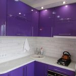 virtuvė nustatyta violetine