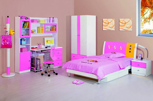 rosa möbler för barnkammaren för flickan