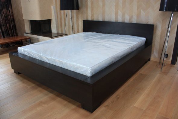 pumili ng mattress para sa bed photo