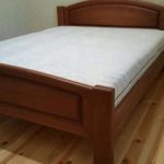 Double bed mula sa solid wood + orthopaedic mattress