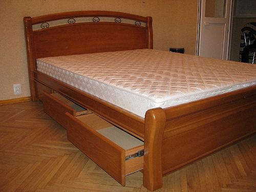 Double bed with drawers on the rails